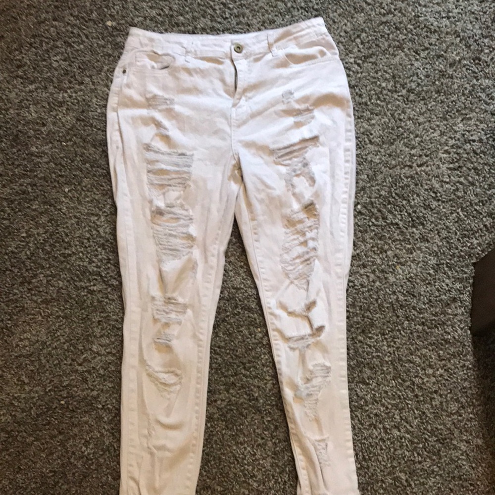 White distressed skinny jeans